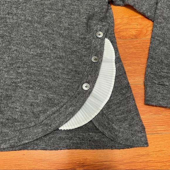 CLU Blouse - Size Small - Gray w White accents - Picture 4 of 9